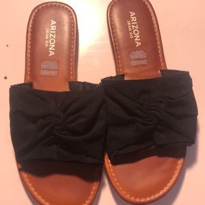 sandals/ slides